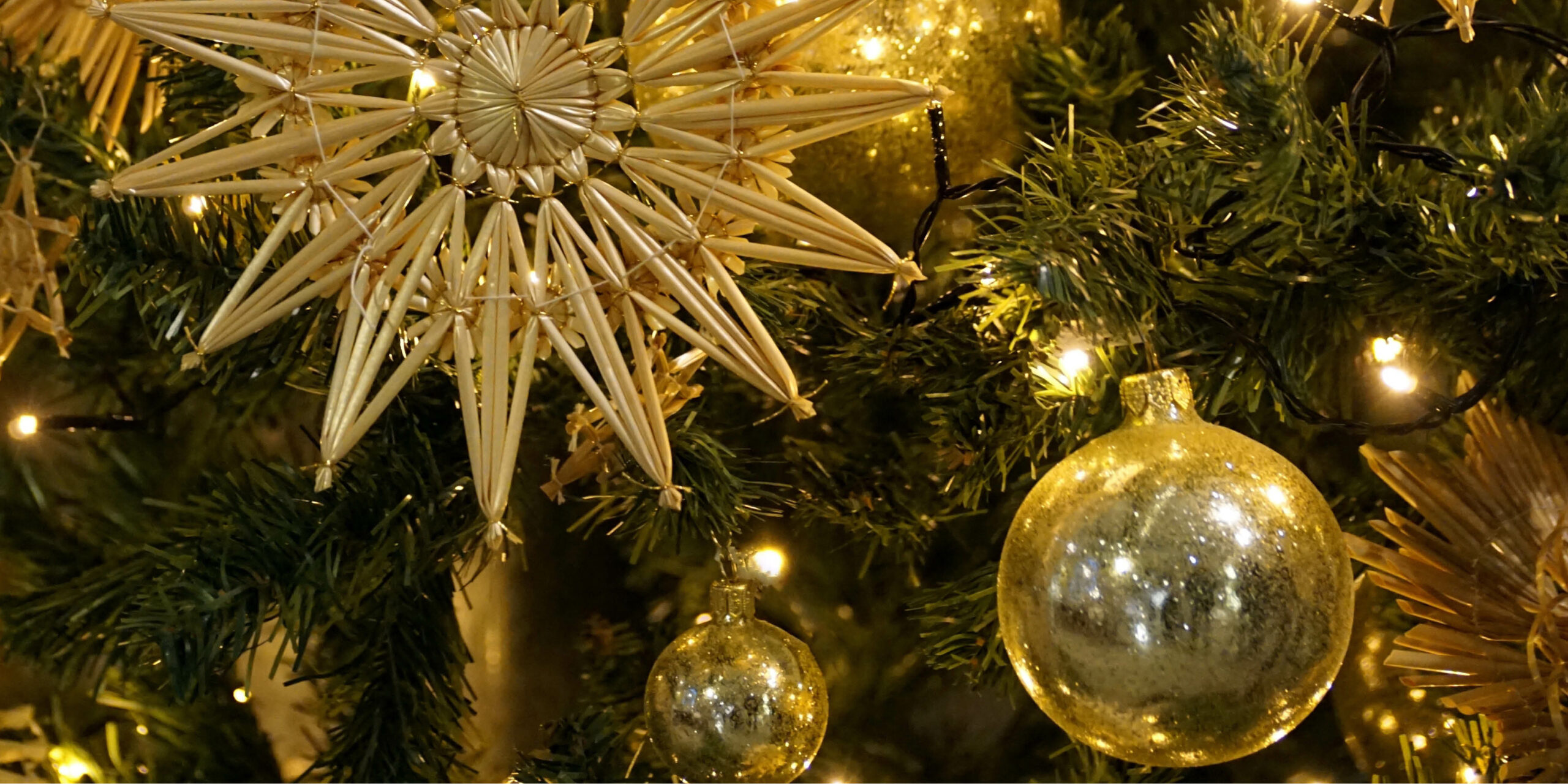 As the year winds down, everyone wants their space to feel fresh, welcoming, and ready for whatever comes next — whether that’s holiday guests at home or clients in the office. That’s why we’ve put together the 12 Days of Cleaning Hacks, inspired by the most Googled tips of 2025 and elevated with Urban Clean’s professional know‑how. These hacks are quick, effective, and guaranteed to make your space sparkle.