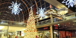 Deck the Aisles: How Retail Cleaning Enhances Customer Experience at Christmas